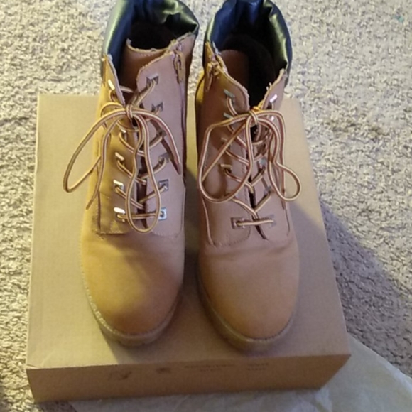 Shoes - Picture 2 of 5